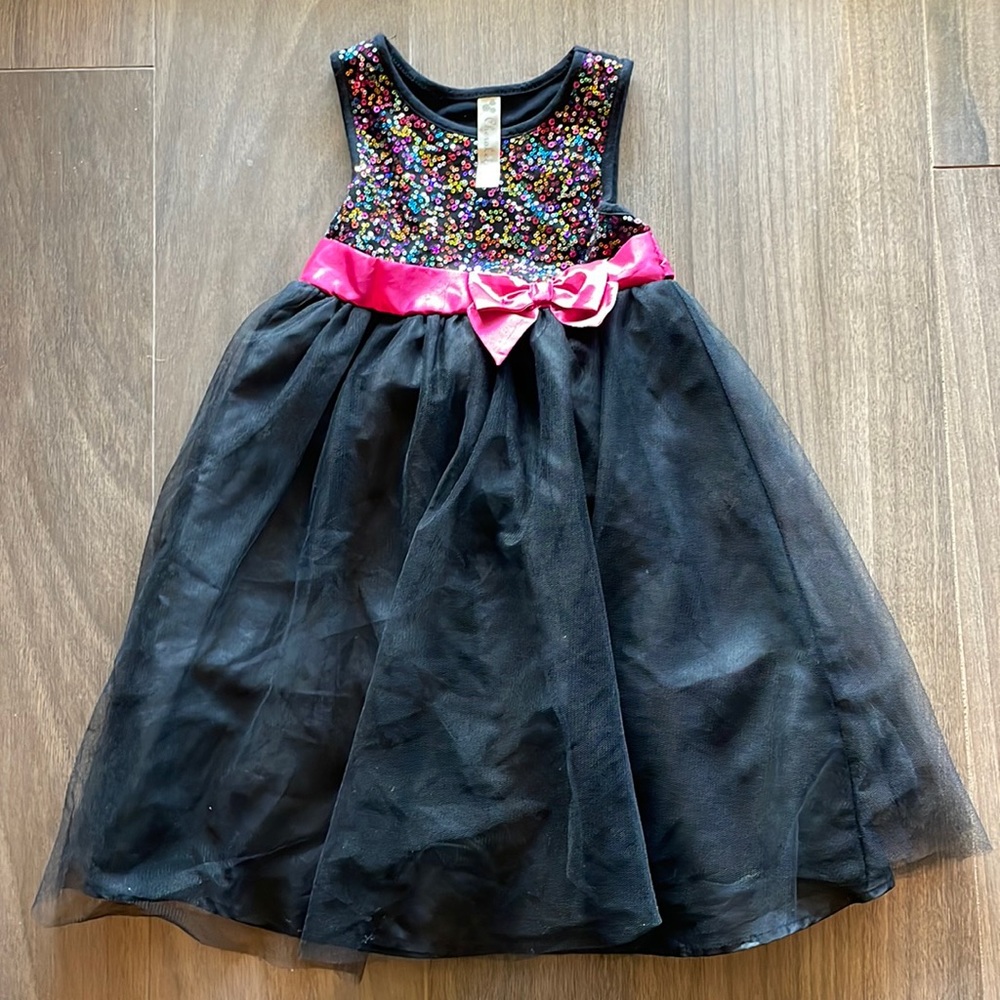 Girls Cherokee glitter dress. Size small 6/6X. Excellent condition
